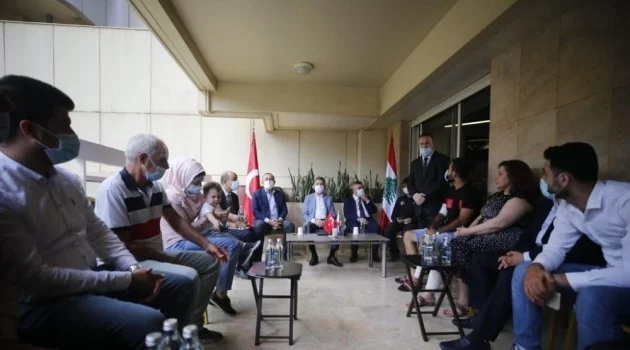 Cumhurbaşkanı Yardımcısı Oktay ve Dışişleri Bakanı Çavuşoğlu, Lübnan’daki patlamada yaralanan Türk aileyi ziyaret etti