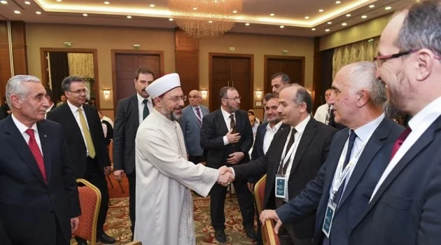 Diyanet İşleri Başkanı Erbaş Malatya’da kanaat önderleriyle bir araya geldi