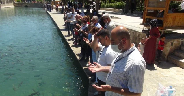 Diyarbakır anneleri için Balıklıgöl’de dua ettiler