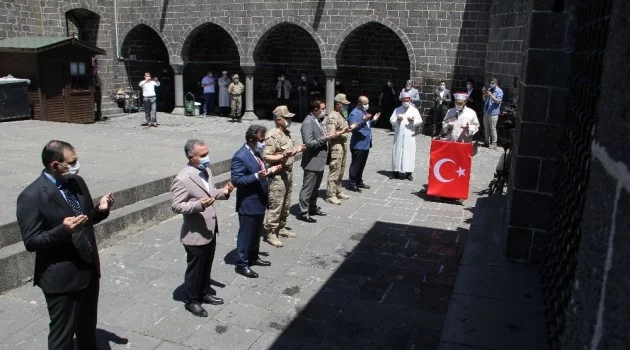 Diyarbakır’ın fethinin yıl dönümü 27 sahabenin bulunduğu camide kutlandı
