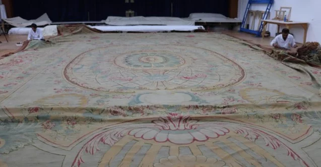 Dolmabahçe Sarayı’nın 1 tonluk halısı restore ediliyor