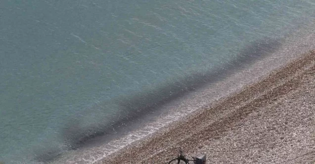 Dünyaca ünlü sahilde merak uyandıran görüntü