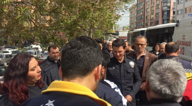 Duruşma sonrası Bursa adliyesi önünde bıçaklı kavga