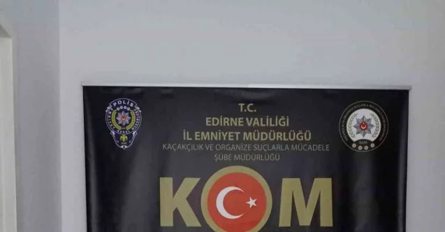 Edirne’de kaçak içki ve cinsel ürün ele geçirildi