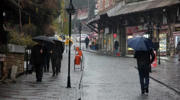 Edirne’de sağanak yağış etkili oluyor