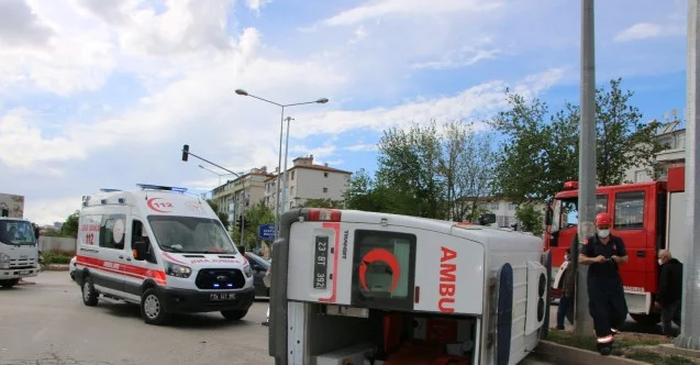 Elazığ’da ambulans ile otomobil çarpıştı: 2 yaralı