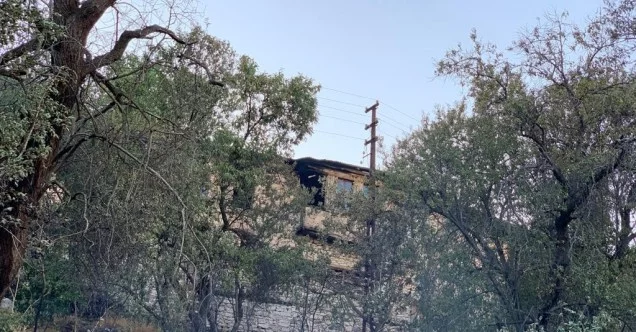 Elazığ’da çıkan yangında bir ev ve bahçeler zarar gördü