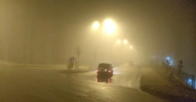 Elazığ’da gece saatlerinde yoğun sis: Görüş mesafesi 10 metreye kadar düştü