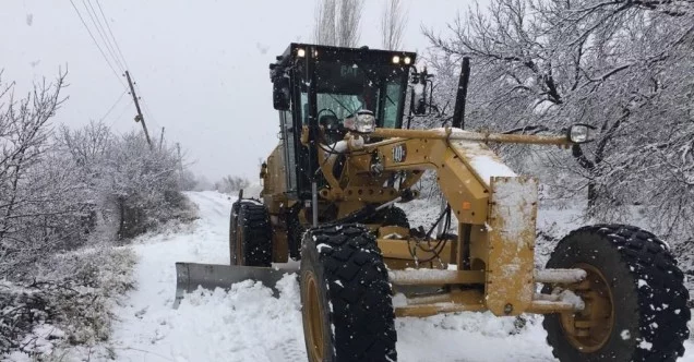 Elazığ’da kar yağışı nedeniyle 396 köy yolu ulaşıma kapandı