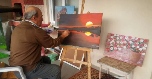 Emekli mobilyacı ressamlara taş çıkartıyor