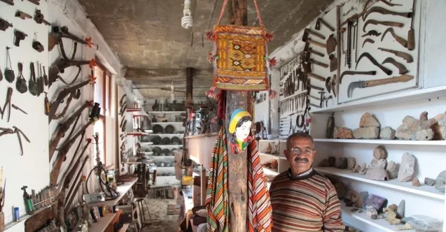 Emekli öğretmen 50 yıldır topladığı antika eşyalarla evini müze haline getirdi