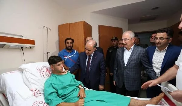 Emniyet Genel Müdürü Aktaş, Mardin'de yaralıları ziyaret etti