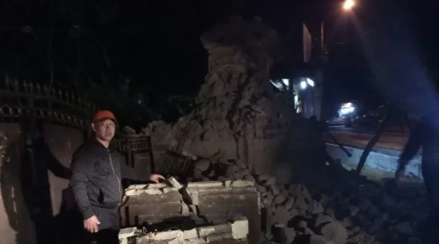 Endonezya’da 6,3 büyüklüğünde deprem