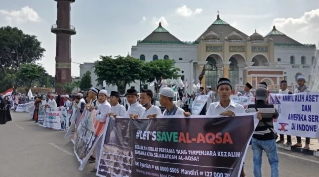Endonezya’da Filistinlilere destek gösterisi