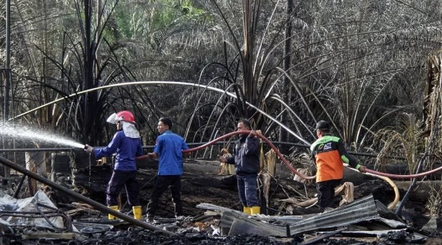 Endonezya’da petrol kuyusunda yangın: 21 ölü