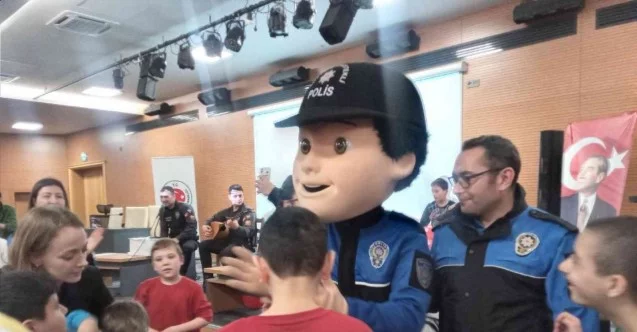 Engelli çocuklar maskot polis Cesur’la gönüllerince eğlendi