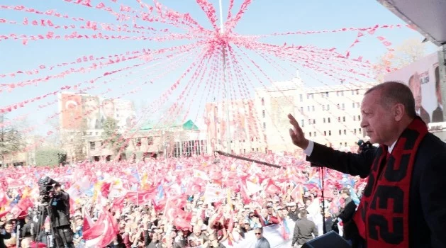 Erdoğan’dan ‘Bizimkisi bir aşk hikayesi’ şarkısı
