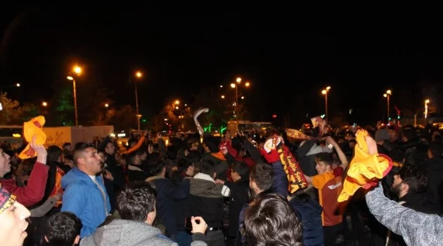 Erzurum’da Galatasaraylı taraftarlar, Kadıköy galibiyetini coşkuyla kutladı