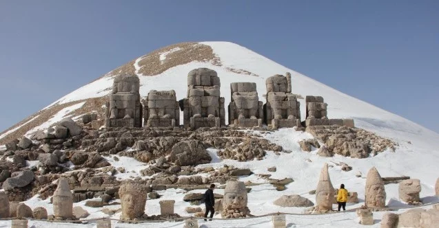 Esaretten kurtulan Nemrut Dağı ilk turistleri ağırladı