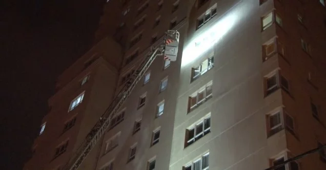 Esenyurt’ta 30 katlı bir binanın 12’nci katında yangın paniği