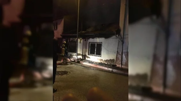 Evi yandı, dumandan etkilendi
