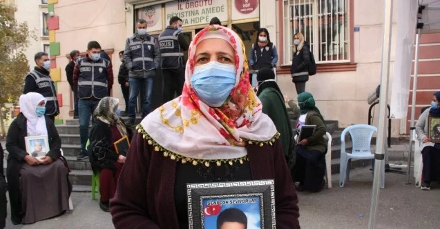 Evlat nöbetindeki ailelerden HDP’lilere tepki: "Çocukları PKK’ya sattılar, lüks arabalara biniyorlar"