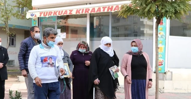 Evlatlarını HDP ve PKK’dan istemek için eylem yapanlara iki aile daha katıldı