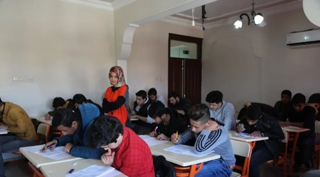 Eyyübiye Belediyesi ile öğrenciler sınava hazırlanıyor