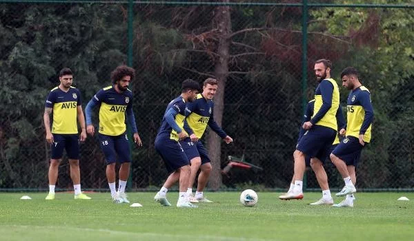 Fenerbahçe'de Emre ve Kruse antrenmana çıktı