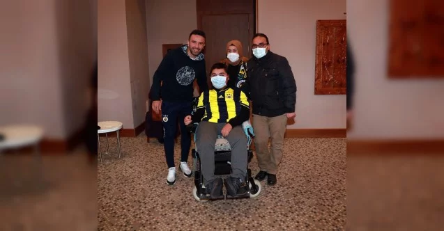Fenerbahçeli futbolculardan anlamlı davranış