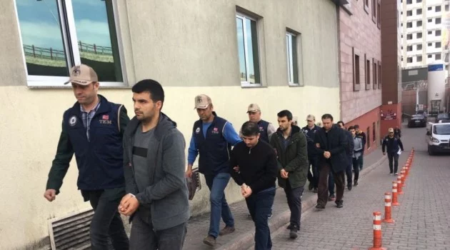 FETÖ operasyonunda gözaltına alınan 11 kişi adliyeye sevk edildi