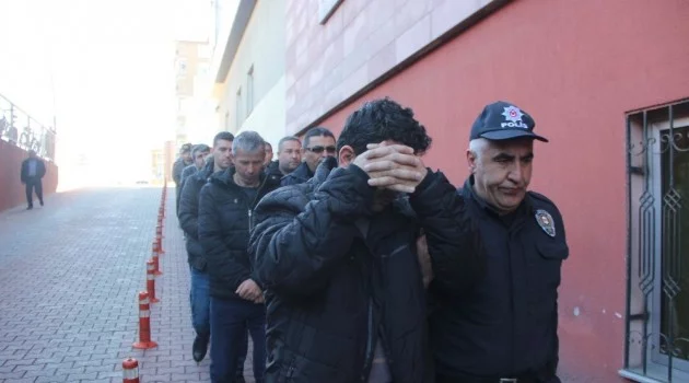 FETÖ’nün askeri mahrem yapılanmasına yapılan operasyonda gözaltına alınan 13 kişi adliyeye sevk edildi