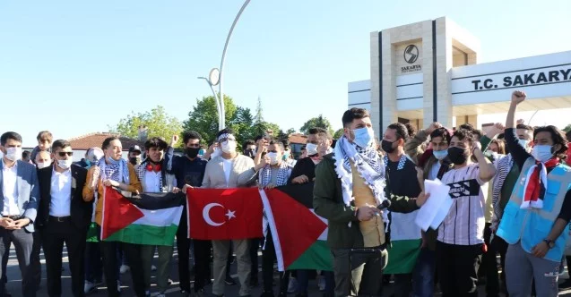 Filistinli öğrenciler sloganlar atarak İsrail’i böyle protesto etti