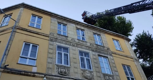 Fransız Konsolosluğuna bağlı Fransız Kreşi’nin çatısında çıkan yangın korkuttu