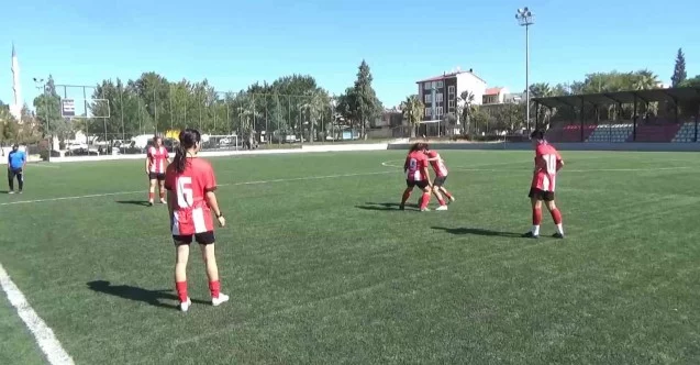 Futbol tutkunu kızlar, yeni sezona şampiyonluk parolasıyla hazırlanıyor