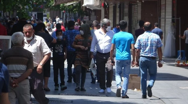 Gaziantep’te cadde ve sokaklarda hareketlilik başladı