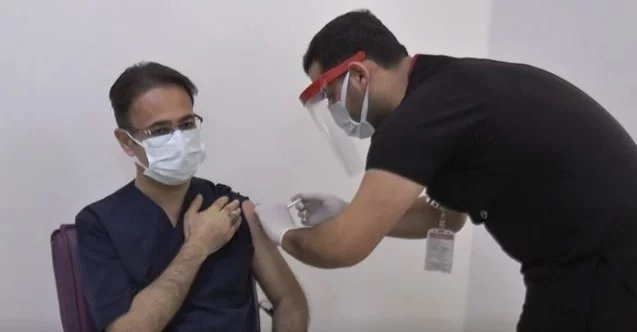 Gaziantep’te ilk korona aşısı il sağlık müdürüne yapıldı