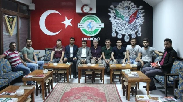 Bursa'da gençler kendi aralarında para toplayıp "millet kıraathanesi" açtı