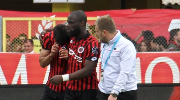 Gençlerbirliği futbolcusu Alper Uludağ maç sonu gözyaşlarını tutamadı