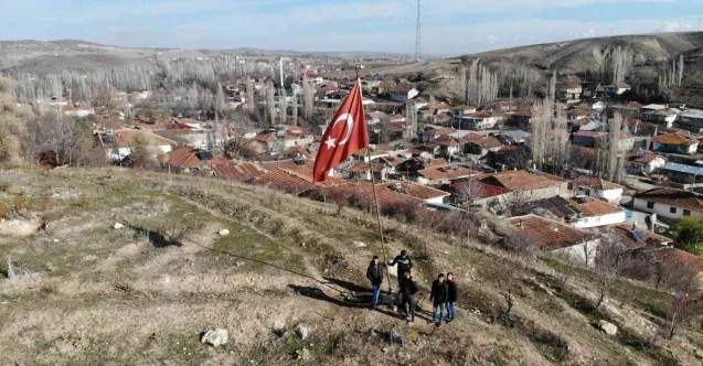 Gençlerin Türk bayrağı hassasiyeti yoğun ilgi gördü
