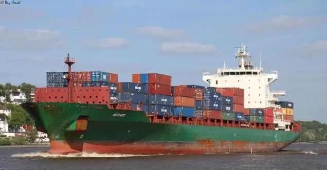 Gine açıklarında Nijeryalı korsanlar Türk gemisini rehin aldı