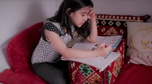 Göçmen Afgan çocuk Asinat’ın eğitim endişesi