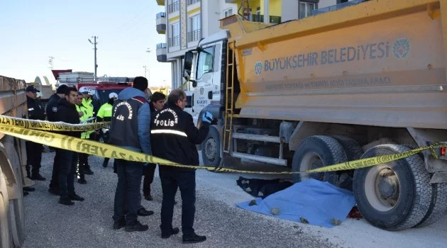 Hafriyat kamyonu belediye işçisini ezdi: 1 ölü