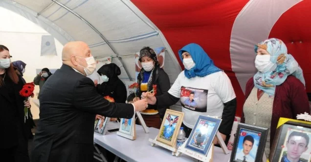 Hak-İş Genel Başkanı Arslan Diyarbakır annelerini ziyaret etti