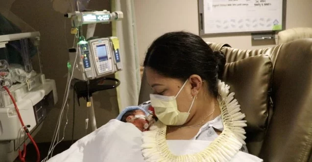 Hamile olduğunu bilmeyen yolcu uçakta doğum yaptı