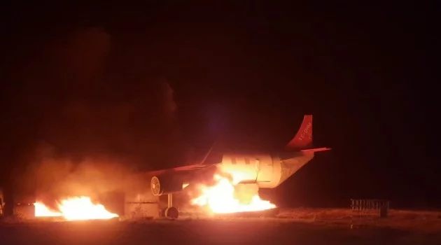 Havalimanında uçak yangını tatbikatı gerçeğini aratmadı