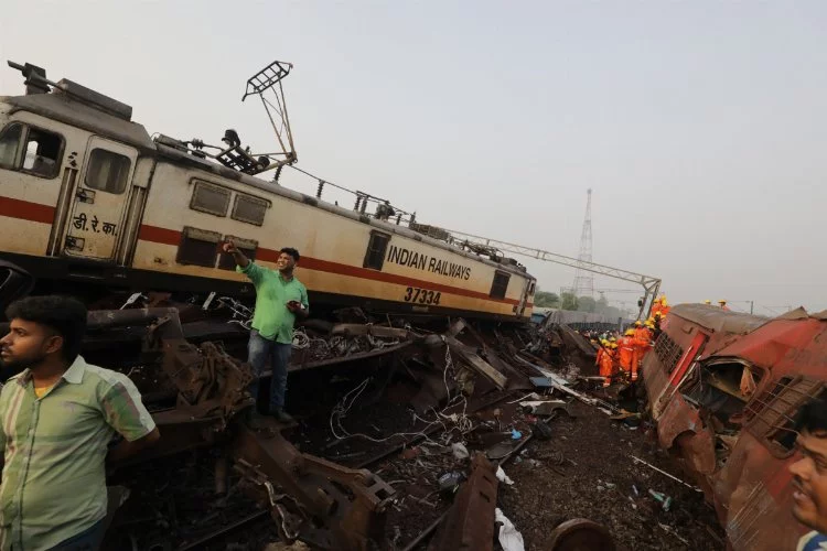 Hindistan'daki tren faciası: 288 ölü...