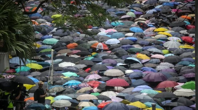 Hong Konglular bir kez daha sokaklara döküldü