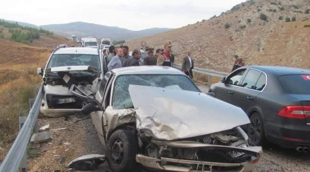 Bursa'da iki araç kafa kafaya çarpıştı: 4 yaralı