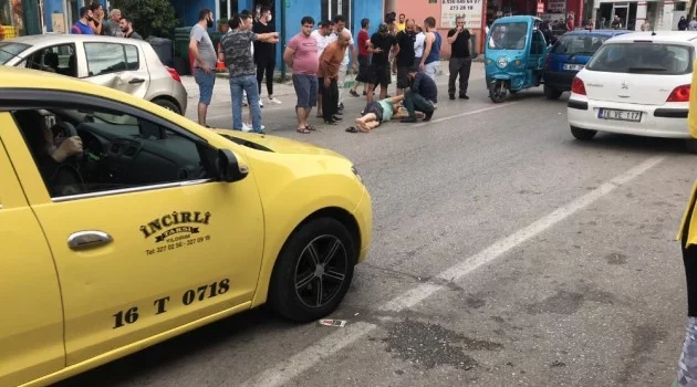 Bursa'da iki otomobil arasında kaldı, ölümden döndü